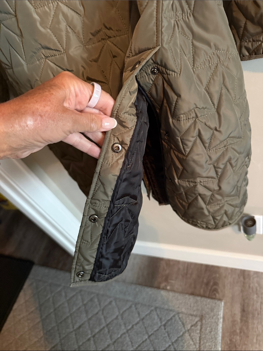 Avec Les Filles Quilted Hooded Drawstring Jacket - Olive - Picture 7 of 7